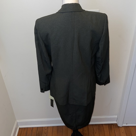 Larry Levine Suit Jacket & Skirt - Picture 7 of 16
